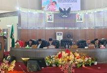 Didampingi Duo Wakil, Ketua DPRD Pimpin Sidang Paripurna Peringatan Hari Jadi Ke 77 Kabupaten Sijunjung