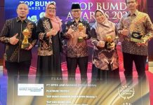 BPRS Jam Gadang Borong 4 Penghargaan TOP BUMD Awards 2026, Raih Platinum Trophy