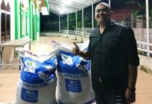 Dukung Ketahanan Pangan, Camat Kuranji & DPRD Padang Salurkan 60 Kg Pakan Ikan ke IPPBS Gunung Sarik