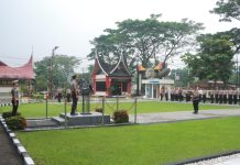 Kapolres 50 Kota Pimpin Apel Pagi Jam Pimpinan, Tekankan Tanggung Jawab dan Pelayanan Humanis kepada Masyarakat